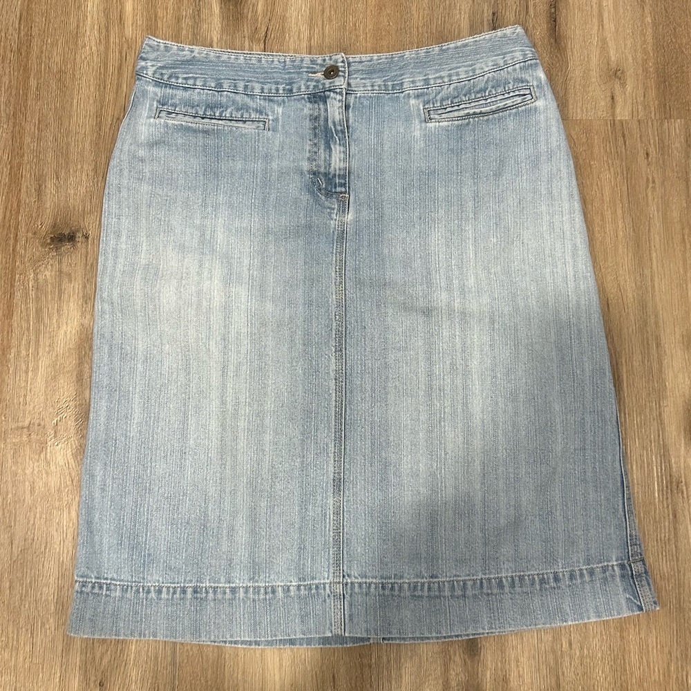 LIGHT WASH DENIM SKIRT
